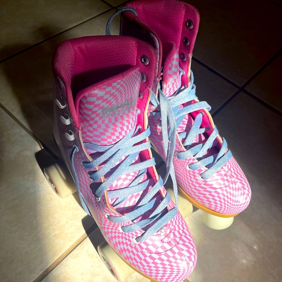 Impala Roller Skates - Picture 1 of 3